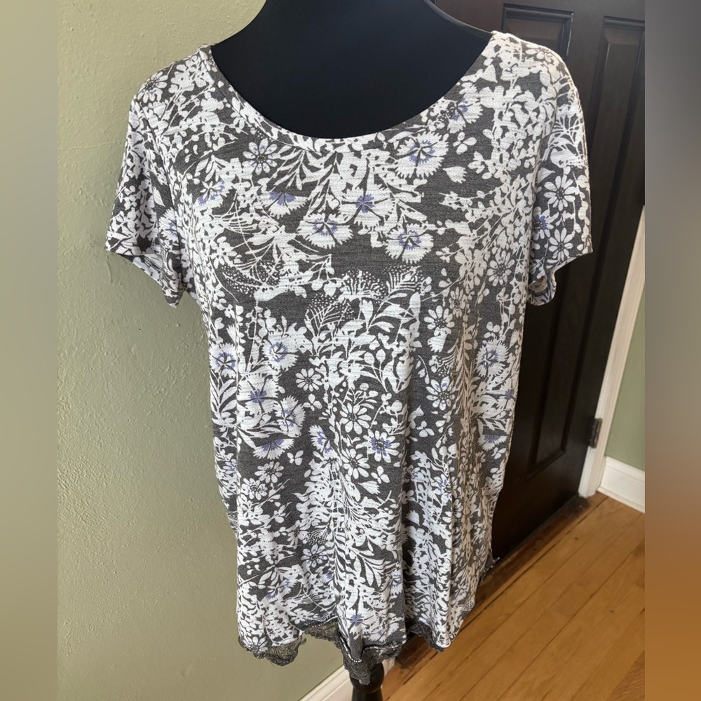 LC Lauren Conrad Black and White Graphic Short Sleeve Tee